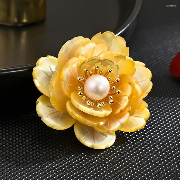 Broschen Camellia Flower Brosche für Frauen Perlen Pins Mode weibliche Partymantelkleid Schal Accessoires Schmuck Geschenke Direkt verkaufen