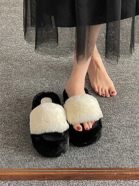 Hausschuhe Herde Winterfrau Slipper Weibliche Schuhe Schieberie Fell Flip Flops Med Mode Plattform 2023 flache Plüschmassage Luxus Gummi Basis W H240423