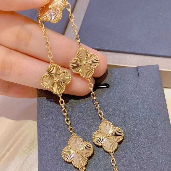 Beliebte Überraschung kleine Geschenke und Schmuck für glückliches Armband Blumenmeißel Schnitzfahrzeug mit originaler Vnain Cilereft Arplse