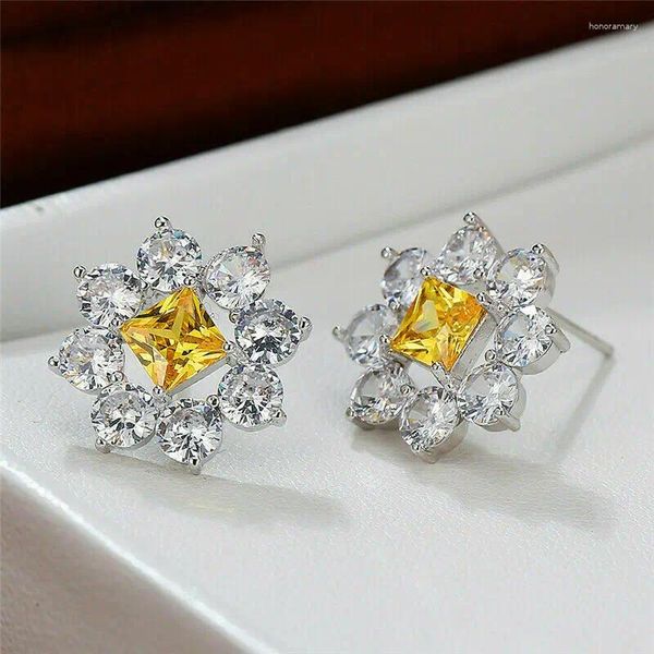 Orecchini per borchie Huitan Flower in stile fresco con brillante zirconia cubica Donne matrimoni di buona qualità Simple gioielli eleganti