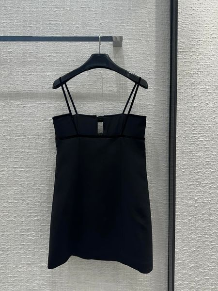 Vestido de grife com suspensório, vestido preto pequeno sem alças, design de arco de veludo de retalhos, 24 início da primavera novo temperamento esbelto saia de design