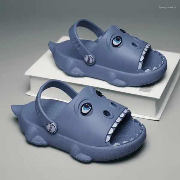 Pantofole 2024 Summer Children Scarpe da ragazzo Crocodile Dinosaur Bambini traspiranti per bambini morbidi sandali sportivi per la spiaggia d'acqua