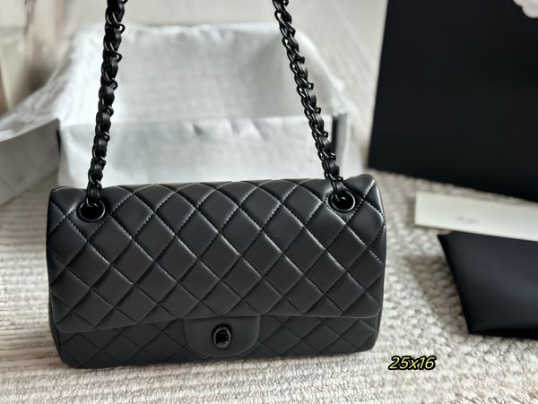 Saco de bolsa de pele de carneiro CF Designer de ombro feminino Bolsa de ombro de 25 cm de couro preto fivela de metal fivela de luxo de diamante Cadeia de diamante Bolsa de maquiagem Sacoche Sacoche Purse Job Shop Cf