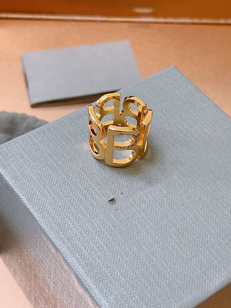 Luxury Band Rings Copper com 18k Gold Big B Letter Letra Alfabeto Designer de marca Hollow Open Ring para mulheres Presente de festa de joalheria