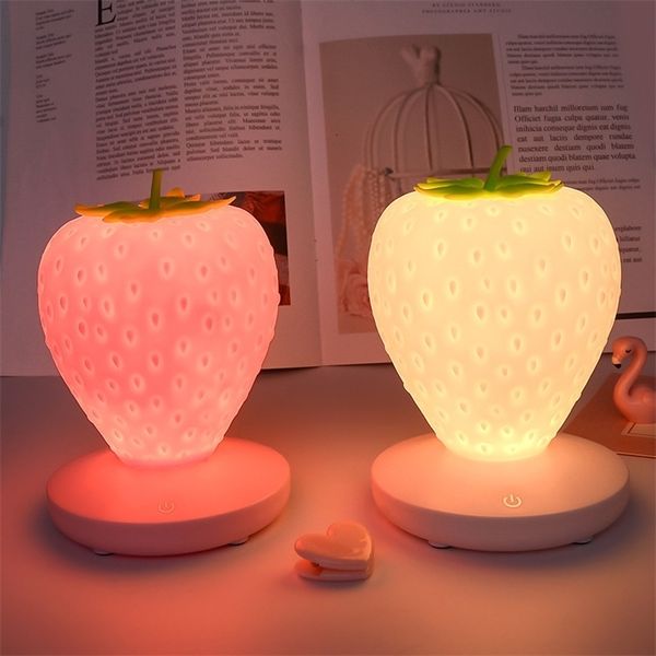 Lampada a risparmio energetico a LED con luce notturna da notte divertente forma fragole USB carico silicone touch interruttore luminaria 240408