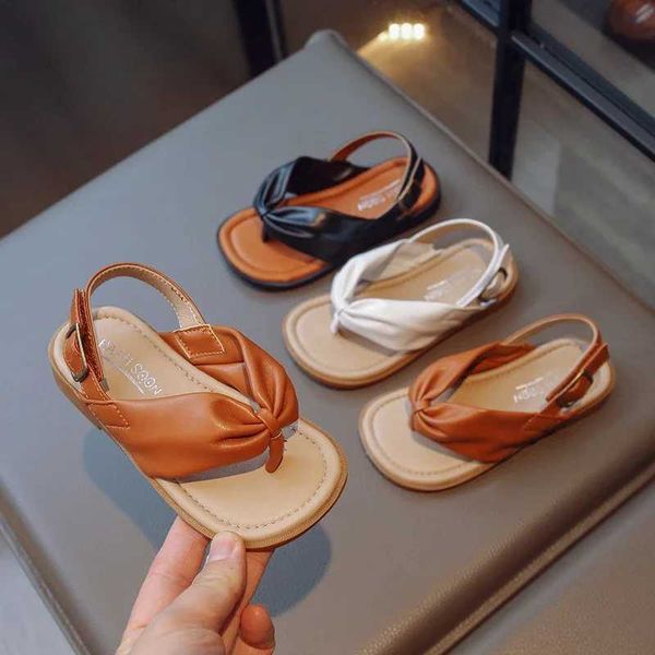 Tarak bebek kız sandalet 2024 yeni basit parmak arası terlik benzersiz Japon tarzı çocuklar gündelik ayakkabılar çok yönlü erkekler plaj ayakkabıları çocuk moda y240423