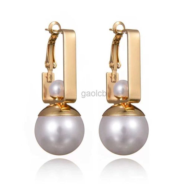 Dangle Kronleuchter koreanischer Modeperlenohrringe heiß verkauft Sommer Neue Textur Schmuck Geometrie Golden leuchtende große Perle Luxus Frauen Ohrringe D240323