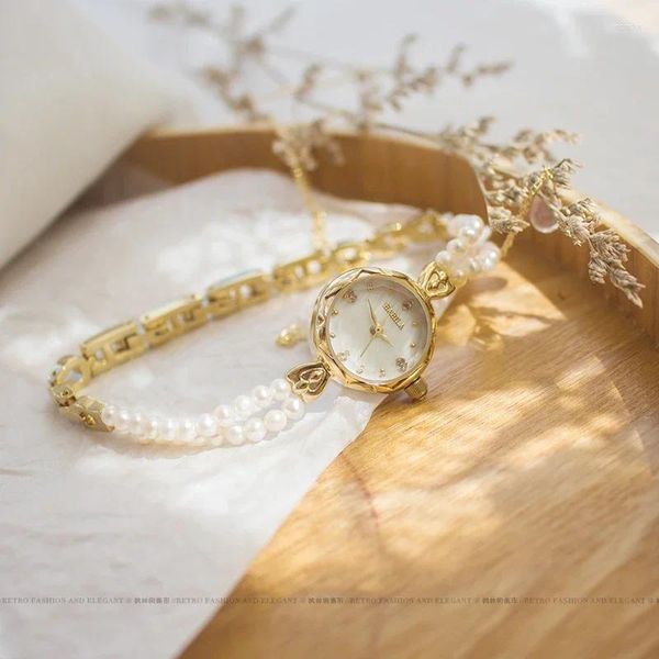 Armbanduhr 2024 Damen Uhrenuhr Kupfer Zifferblatt Luxus Perlengurt Vintage Student Kunst kleiner Gold Quarz Lady Liebhaber Geschenk