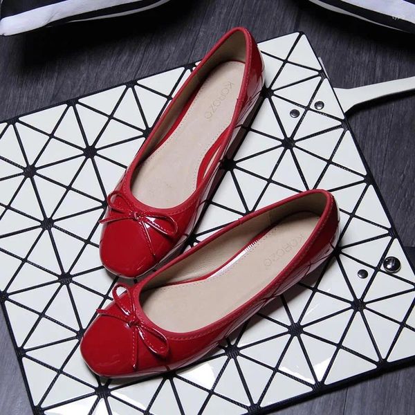 Повседневная обувь 4 цвета балетные квартиры женские классические лоферы Red Patent Lady Lady Fashion Design Bowknot 2024 Spring for W