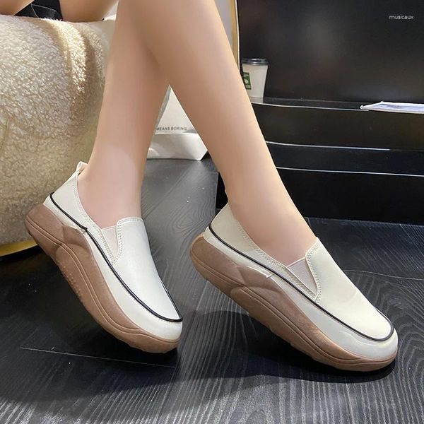 Sapatos casuais Pomentadores de plataforma de couro PU Mulheres 2024 Spring Anti-Slip Round Toe Mulher plana escorrega de saltos tênis brancos