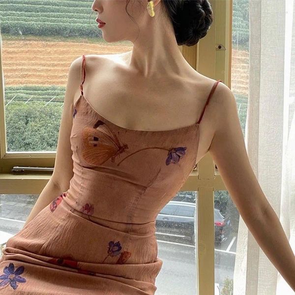 Повседневные платья в китайском стиле Печатное платье Camisole 2024 Летнее нишевое дизайн сексуальная одна линия шея