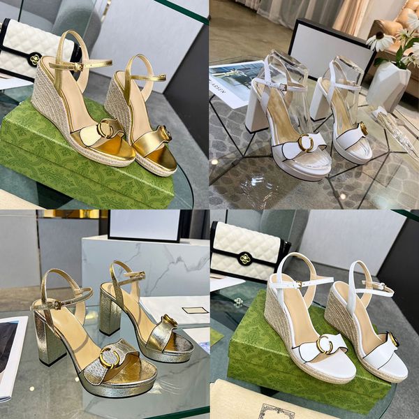 Yeni Saman Platform Sandalet Tasarımcı Dokuma Slaytlar Sandale Kadınlar Kama Topuk Sandalet Yaz Kalın Sole Terlik Lüks Metal Mektup Gerçek Deri Topuklu Sandale