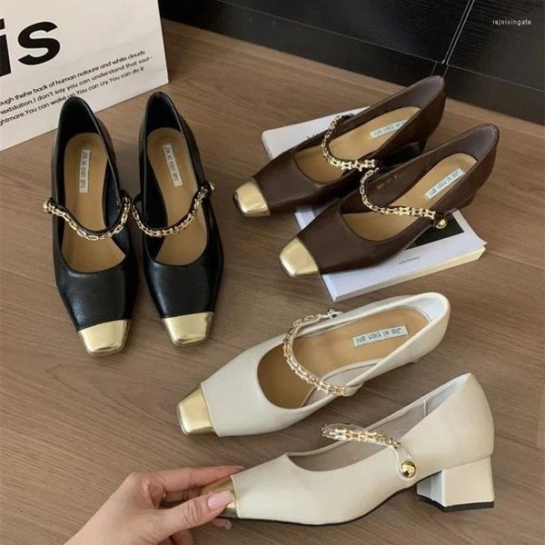 Sapatos de vestido comemore Mary Jane French Chain Leather Shoe Square Toe dedo dedo raso de saltos altos de saltos altos femininos Sandálias Summer 2024