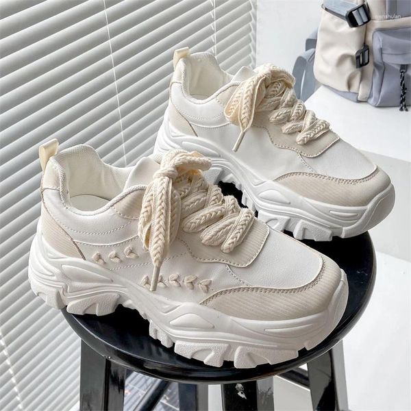 Scarpe casual Donne Fashion Sneakers bianche 2024 Piattaforma primaverile marchio grosso da papà donna nera vulcanizzata