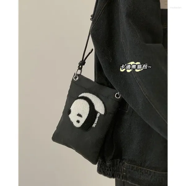 Bolsas de noite bolsa de lona de nylon para mulheres 2024 Fashion Cartoon Telefone celular Versátil crossbody panda zero ombro de carteira