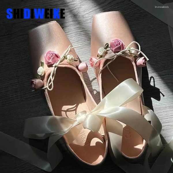 Sapatos casuais SDWK Classic Silk Ballet Lace Up Women Round Toe Bowtie Flats Elegant Valentine AD3777
