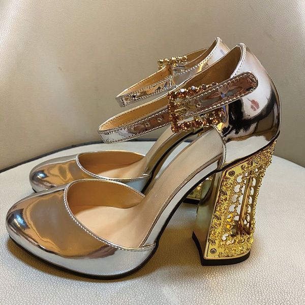 2024 Ladies Patent Leather Dress Shoes Hollow Out Metal Chuncky 10 cm de altura Salto da primavera Sandálias Mary Jane com Diamante de Diamante de Fivela Tamanho do Casamento de dedos 34-43