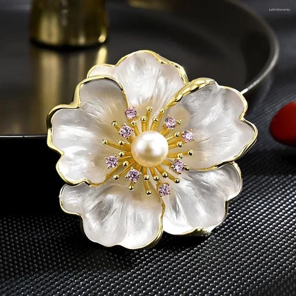 Broschen Mode Schmuck Perle Pins Kamelien Frauen Brosche elegante Blume Frauen -Party -Mantelkleid Schalzubehör exquisite Geschenk