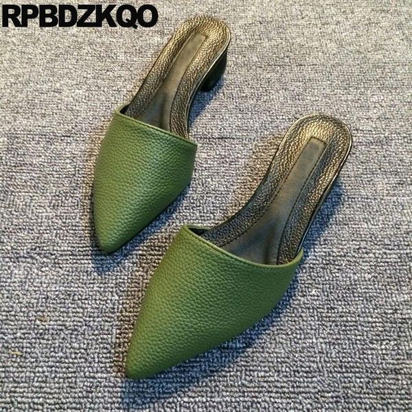 Pantofole più recenti 2024 scarpe coreane semplici sandali solidi sandali grossi tacco medio donna mezza più dimensioni di muli pomponti di punta puntata punta