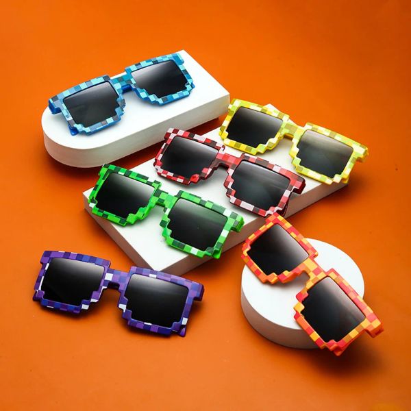 Sonnenbrille Bunte Pixel -Gitter Sonnenbrille 1PCS Lustige Party Brillendekoration Unisex Vintage Game Building Block Mosaic Sun Glass