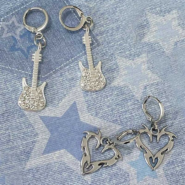 Charm Y2K Accessoires glänzende Kristallgitarren -Hoop -Ohrringe Koreanische Mode Thorn Herzohrringe für Frauen Punk Charme Schmuck Goth Y240423