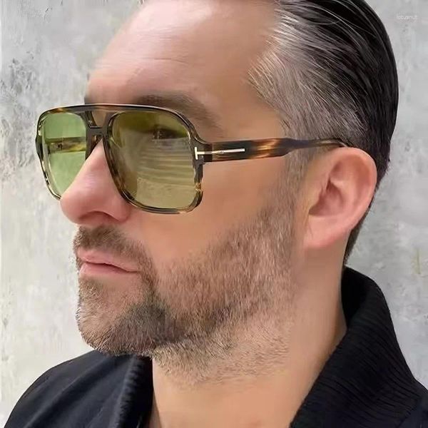 Óculos de sol Moda Praça Mulheres Retro Bridges Brand Designer Rivets T Gradiente Eyewear Uv400 Men Big Frame Glass