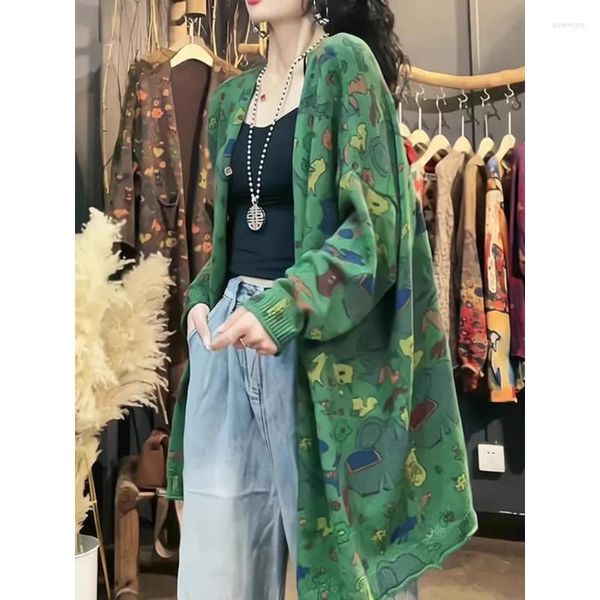 Casacos de trincheira feminina malha Cardigan Sweater European High-end Flor Green Slanted Top solto para o outono e inverno 2024