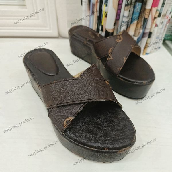 Tasarımcı Sandal Kadınlar Kauçuk Deri Slide Sandal Kahverengi Çiçek Damalı Elbise Ayakkabı Katırları Pantoufle Kamalar Sandal Plaj Terlikleri Lüks Yaz Platformu Flip Flops