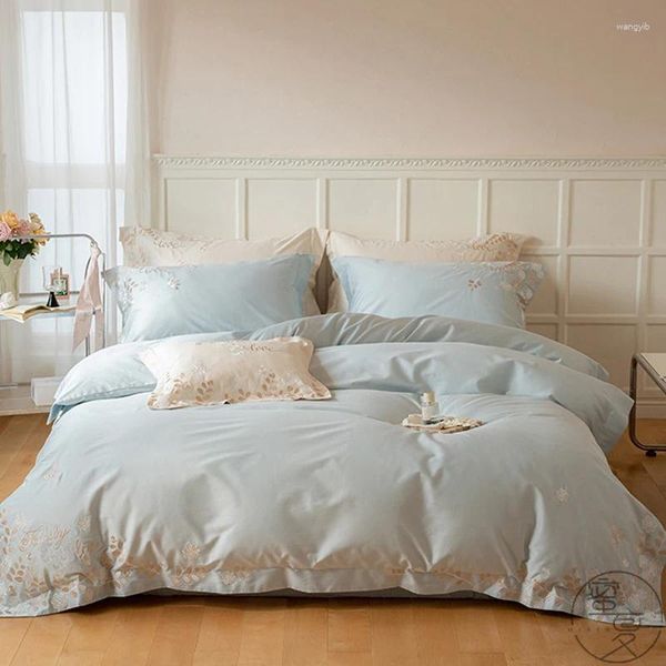 Set di biancheria da letto 2024 di fascia leggera di fascia alta in stile lussuoso cotone lungo set a quattro pezzi set di ricamo da ricamo puro blu blu