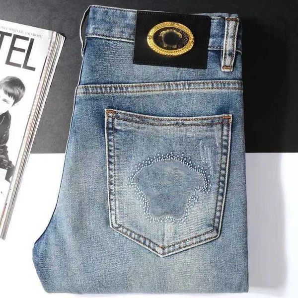 Designer de jeans masculino Designer de plus size mens medusa bordada calça de luxo calças de perna reta Menas de moda vintage zipper access de jeans de alta qualidade uzxx
