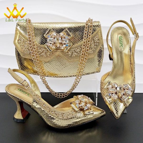Vestido sapatos de cor de ouro chegando 2024 dedo pontado de mulheres italianas que combinam bolsa decorada com strass para casamento
