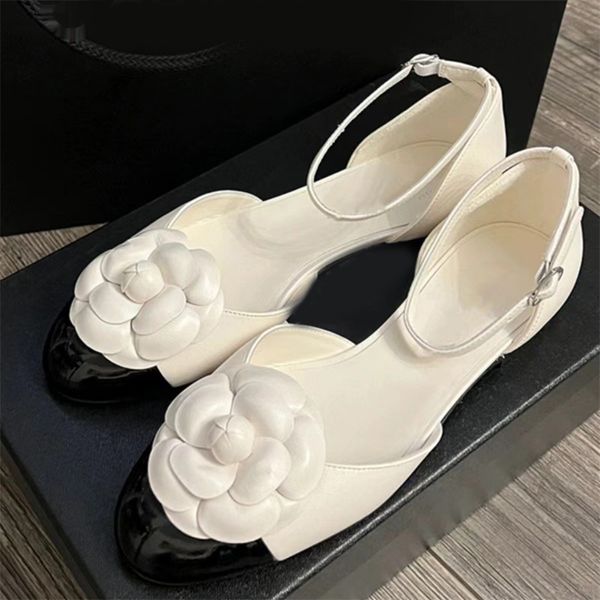 Ballet Flats Designer Sandals Flower Sandale Sapatos de grife feminino Sapatos de couro genuíno Sapatos formais formais de sandália de salto baixo com flores sh046