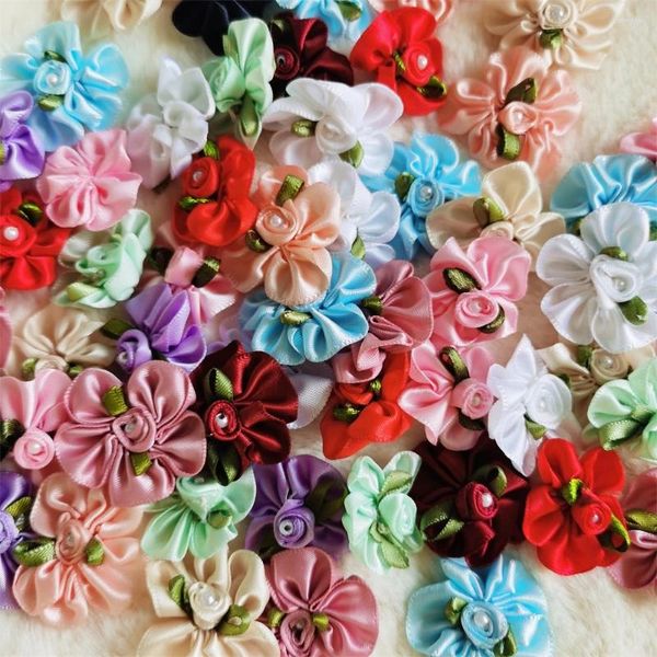 Dekorative Blumen 30pcs gemischte Satinband Blume Bögen Perle Rose Künstliche Applikationen Stoff Hochzeit Nähen Handwerk Handgemachte Geschenkbox