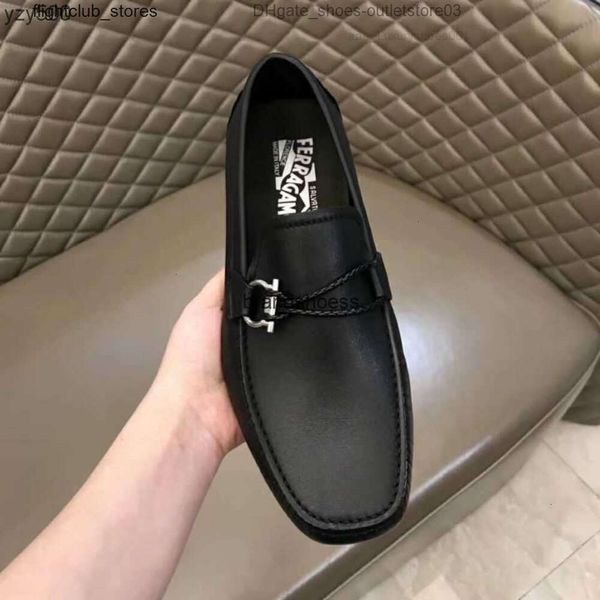 Ferra Feragamo Ferragmo Sapatos de vestido de vestido mensagens genuínas de couro preguiçoso de couro macio novo e sapatos de verão de verão respirável sapatos de couro casual coreanos me fkb6