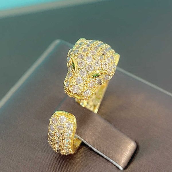 Anello di leopardo verdi per animali personalizzati di vendita a caldo con un anello prepotente a testa di diamante con anelli originali di carriraa