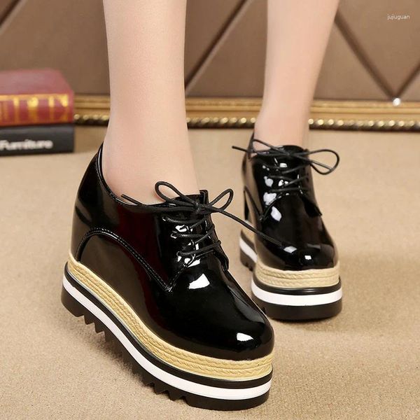 Sapatos casuais Solid Patent Leather Women Lace Up Salto grosso aumentou a plataforma plana Oxford Woman Slowers Plus Tamanho