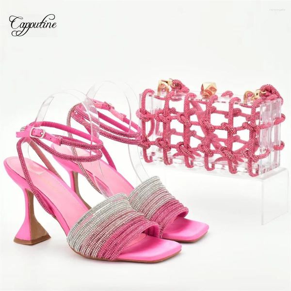 Scarpe eleganti sandali rosa e sacchetti set per la donna da donna con tacchi alti estivi con pompe per borsette sandali frizione femmes a938-72