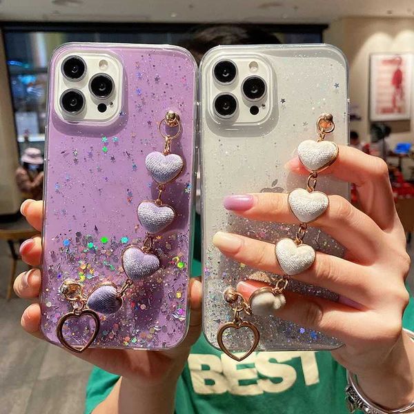 Bumpas de telefone celular Luxo Love Love Heart Plelight Bracelet Case para iPhone 13 12 11 Pro Max XR XS SE2020 12Mini 6 7 8 Plus Chain Silicon Capa Y240423