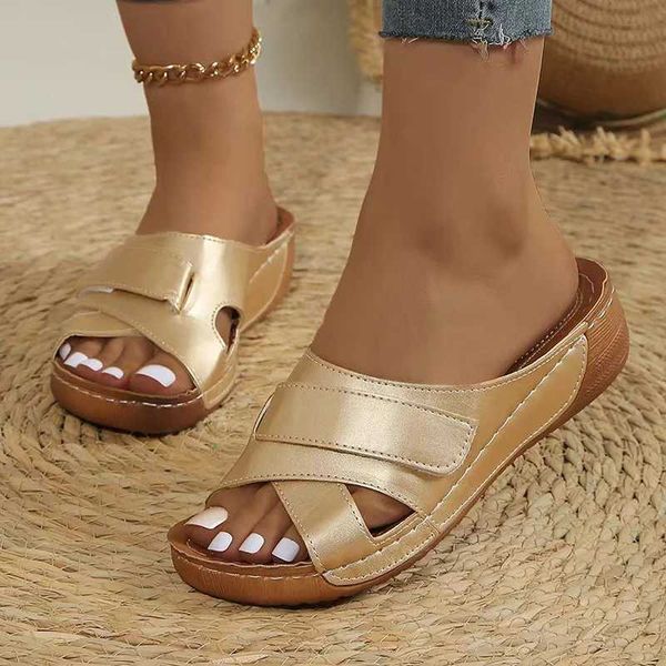 Slippers Gold Silver Wedge Sandals Женщины 2024 Летняя толстая платформа для платформы плюс плюс 43 Ретро Ретро Слип на пляже Слайд H240423