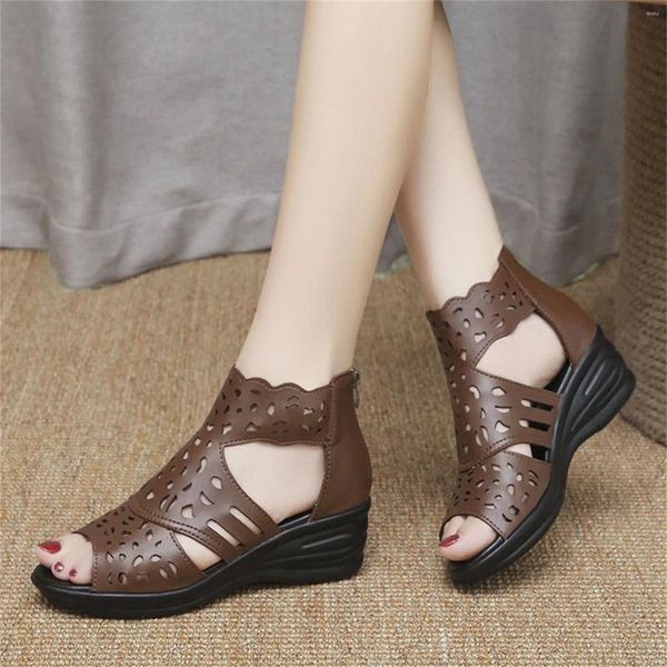 Kleiderschuhe weiche Leder Römische Sandalen Frauen 2024 Sommer alleinige Outwear Frauen Keil Mode Casual Designer Schuh Damen Damen