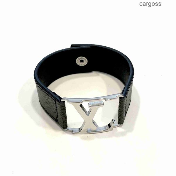 Designer Schmuck Silber Schwarz Leder Armbänder Männer Charme Armband für Frauen Breitband Braun Blumenmuster Goldstempel gedrucktem Model Geschenk zwey 050x