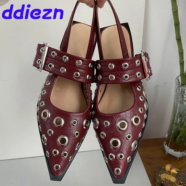 Big Size calçados de luxo Red Women Shoes Sapatos Moda Moda Metal Fualea feminina Casual Slingback Hollow Ladies Sandals Sapatos MULES 240411