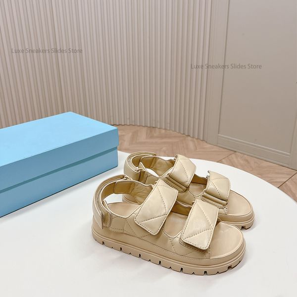 Plataforma de luxo Plataforma de verão Raffia Sandals Slide Open Toe Slip em calçados femininos de fábrica feminina de fábrica de fábrica de couro de couro genuíno com caixa