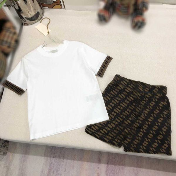 Marke Baby Tracksuits Sommer Jungen kurzärmeliger Anzug Kinder Designer-Kleidung Größe 100-160 cm T-Shirt und Alphabet Printed Shorts 24April