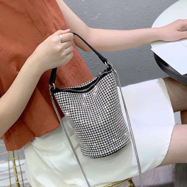 Bolsas de ombro para mulheres 2024 Diamond Bucket Sac A Main Luxury Top Handle Handbag Tote Saco de uso duplo feminina Bolso Mujer