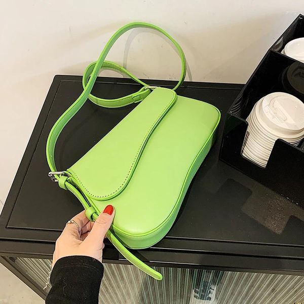 Umhängetaschen Einfacher Stil kleiner PU Leder Crossbody für Frauen 2024 Sommer Luxusgrüne Farbe Elegante Baguette -Handtaschen Weibchen