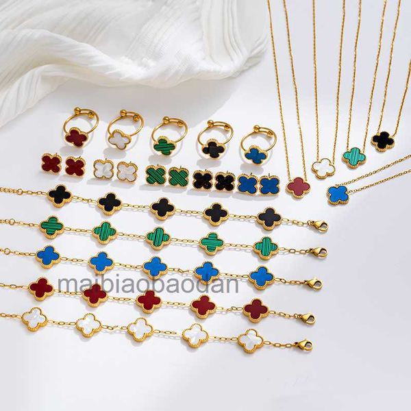 Designer Luxury Jewelry Bangle Colar Lucky Girl Clover Bracelet Titanium Steel 18K Gold Pingente simples Pingente Luz Internet Cadeia de colarinho vermelho