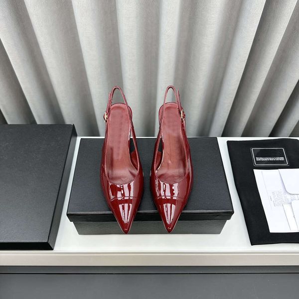2024 xiaoxiang all'inizio della primavera Nuovo sandali per aria posteriore End High High Classic Versatile Fashion Single's Shoes
