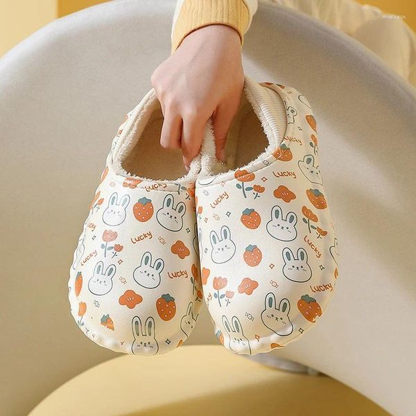 Slippers Impressão à prova d'água para mulheres Casa algodão fofo sem deslizamento Solpinho de chinelo de inverno quente Homens de inverno interno sapatos externos