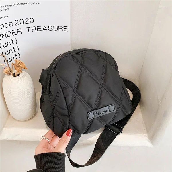 Borse da sera 2024 Donne Nylon trapuntato Spazio borsa nero Lady Trends Cine Inverno Smartphone Essenziale Portable Zippy Giorna quotidianamente Borsa